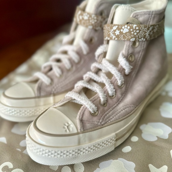 NIB CONVERSE CHUCK 70 CAT INSPIRED VELVET WOMEN’S HIGH-TOP EMBROIDERED 6.5W/4.5M - Picture 1 of 7